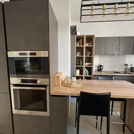 Luxueux 115m2, 3 Centre Avec Parking A 5 Min -climatisation