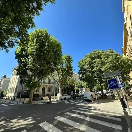 Luxueux 115m2, 3 Centre Avec Parking A 5 Min -climatisation Lägenhet *