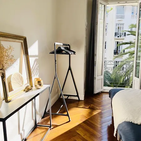 Luxueux 115m2, 3 Centre Avec Parking A 5 Min -climatisation Lägenhet