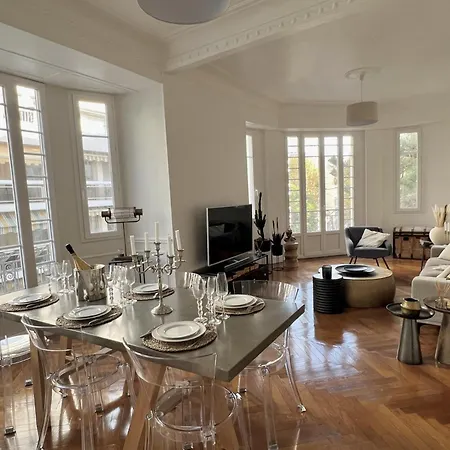 Luxueux 115m2, 3 Centre Avec Parking A 5 Min -climatisation